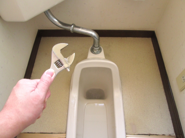 トイレの水が流れない3つの原因と対処法